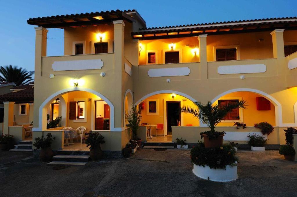 Feeloxenia Corfu Apartments 아카라비 외부 사진
