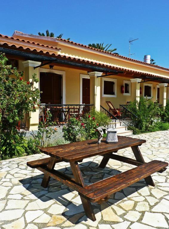 Feeloxenia Corfu Apartments 아카라비 외부 사진