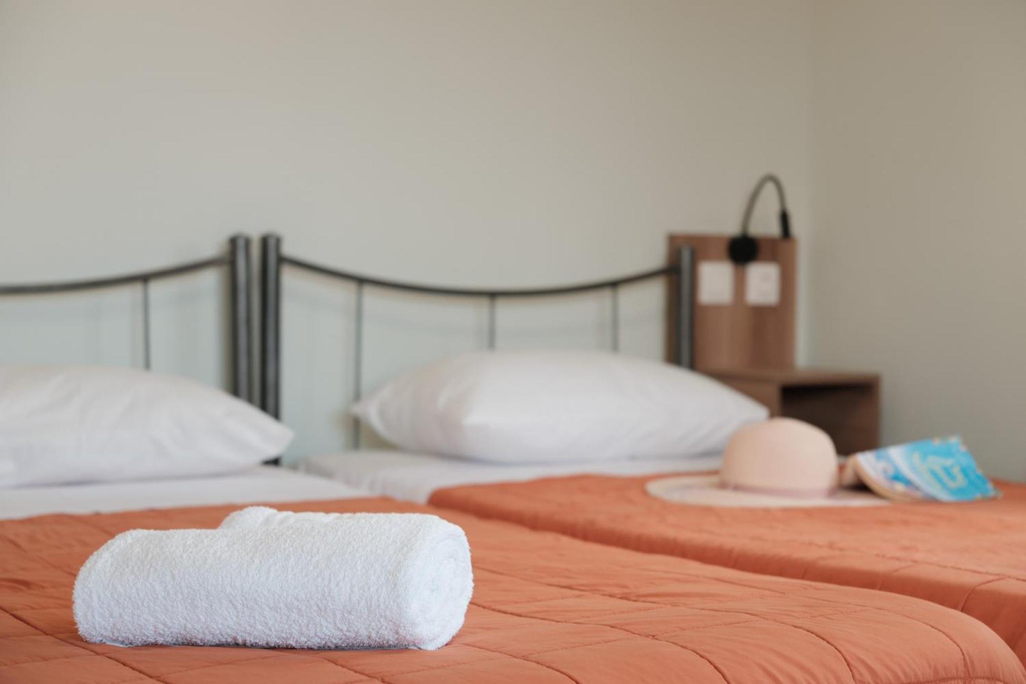 Feeloxenia Corfu Apartments 아카라비 외부 사진