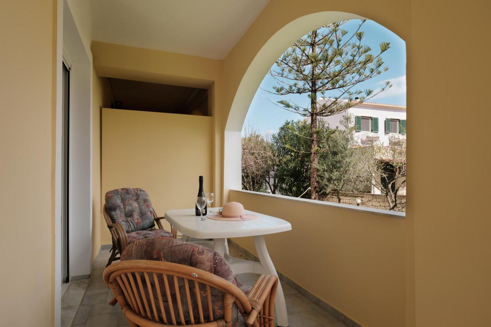 Feeloxenia Corfu Apartments 아카라비 외부 사진