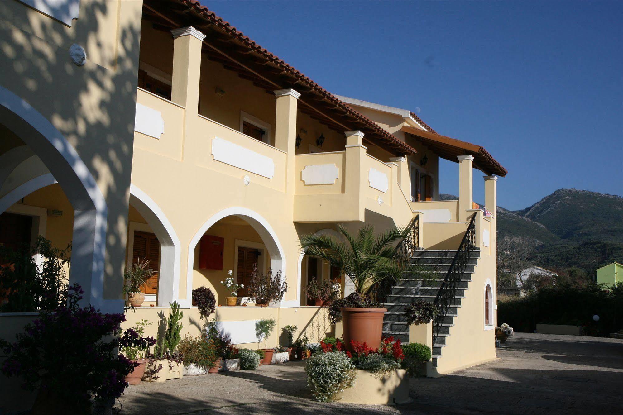 Feeloxenia Corfu Apartments 아카라비 외부 사진