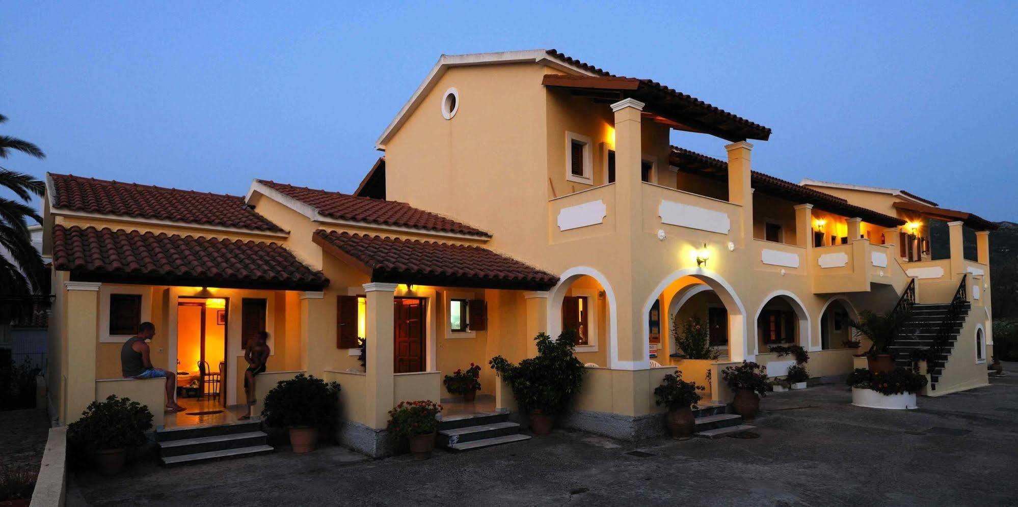 Feeloxenia Corfu Apartments 아카라비 외부 사진