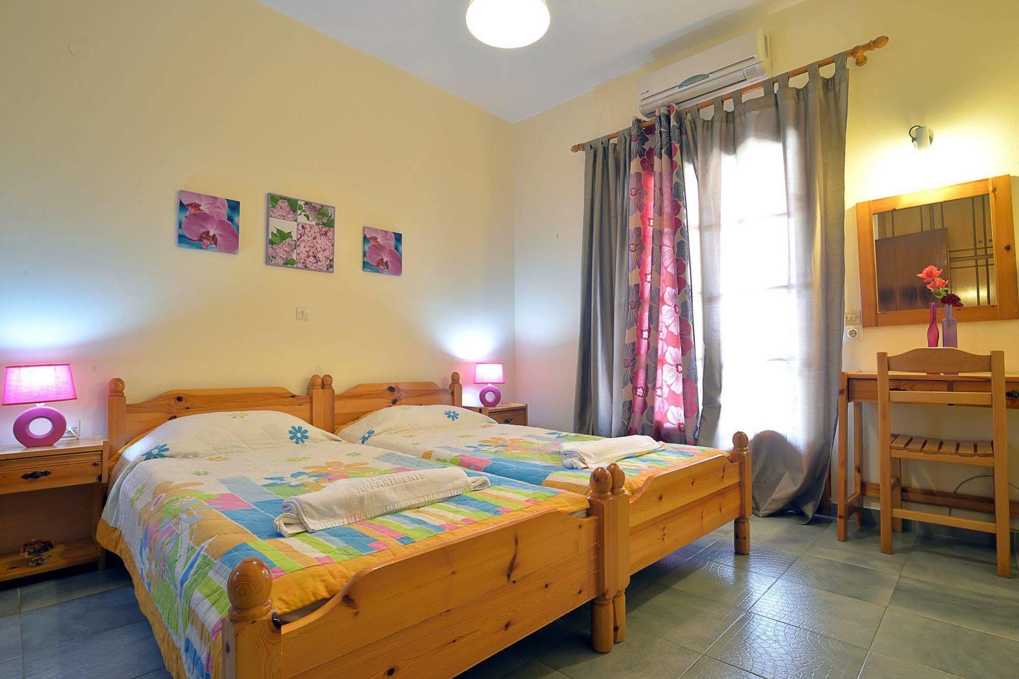 Feeloxenia Corfu Apartments 아카라비 외부 사진
