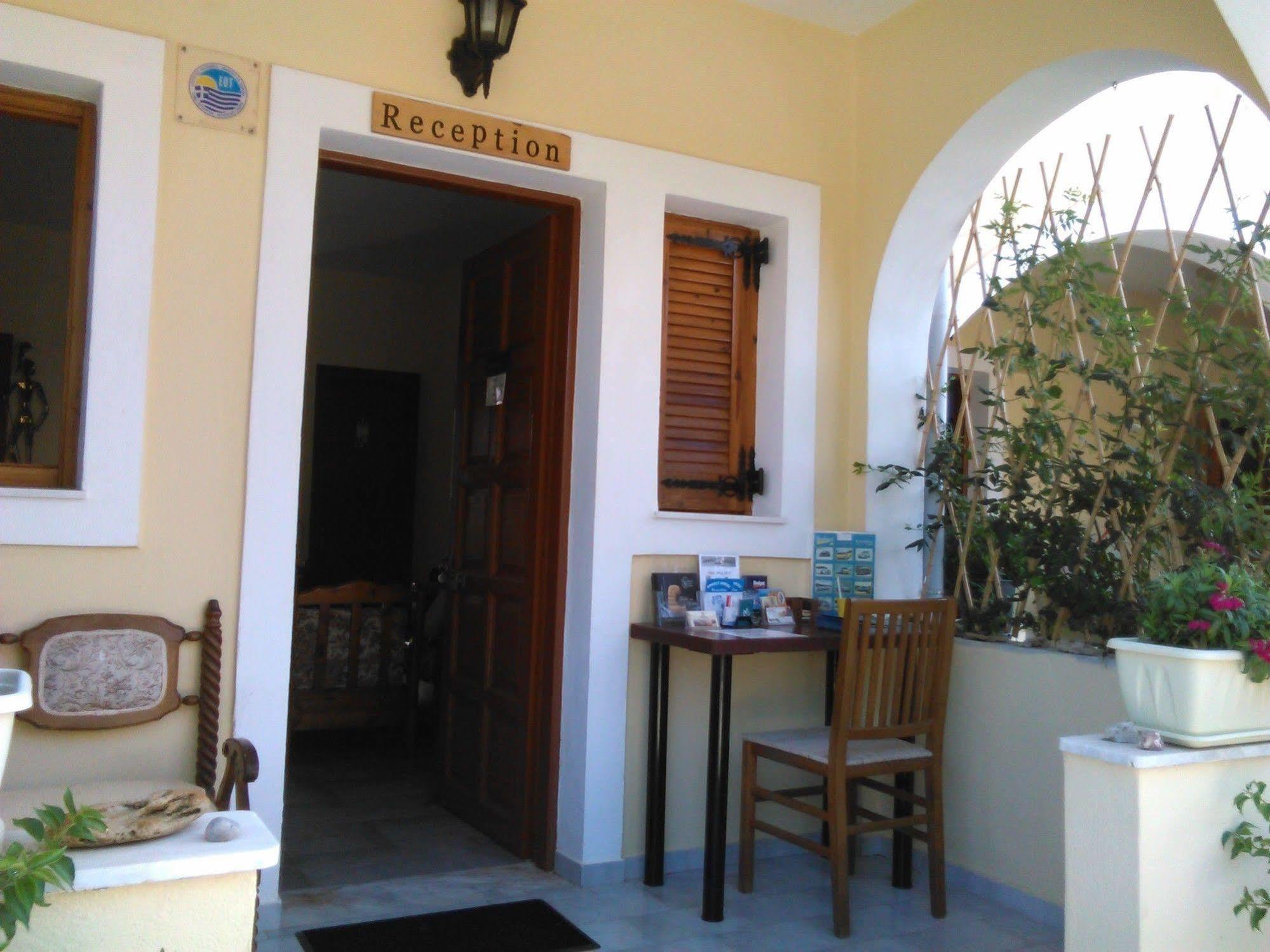Feeloxenia Corfu Apartments 아카라비 외부 사진